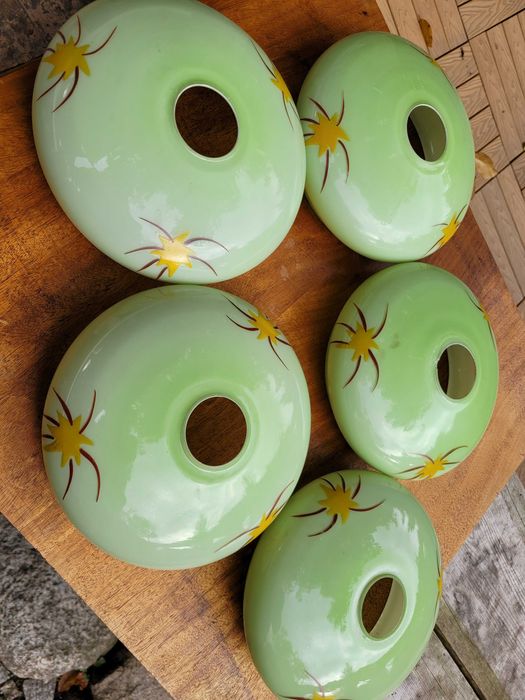 Stare klosze do żyrandola, berety