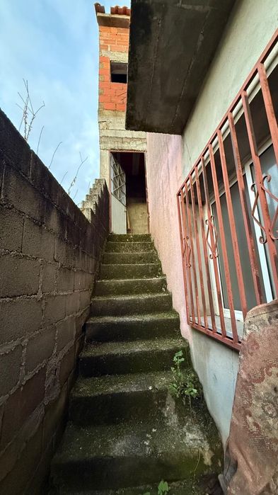Vende-se casa em sambade alfândega da fé