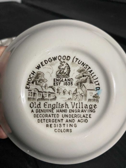 2 Pequenos pratos decorativos de coleção Inglês 1835 e Myott