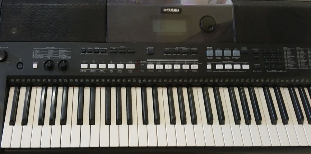 Yamaha PSR E 433