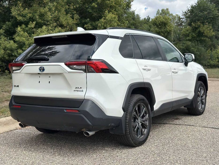 Toyota RAV4  XLE Premium      2022