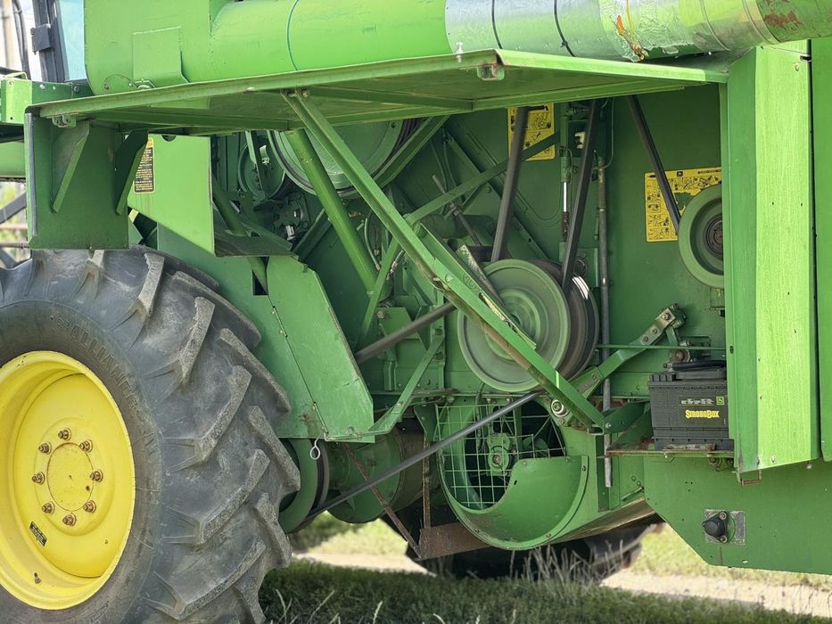 Продам комбайн джондір  1072