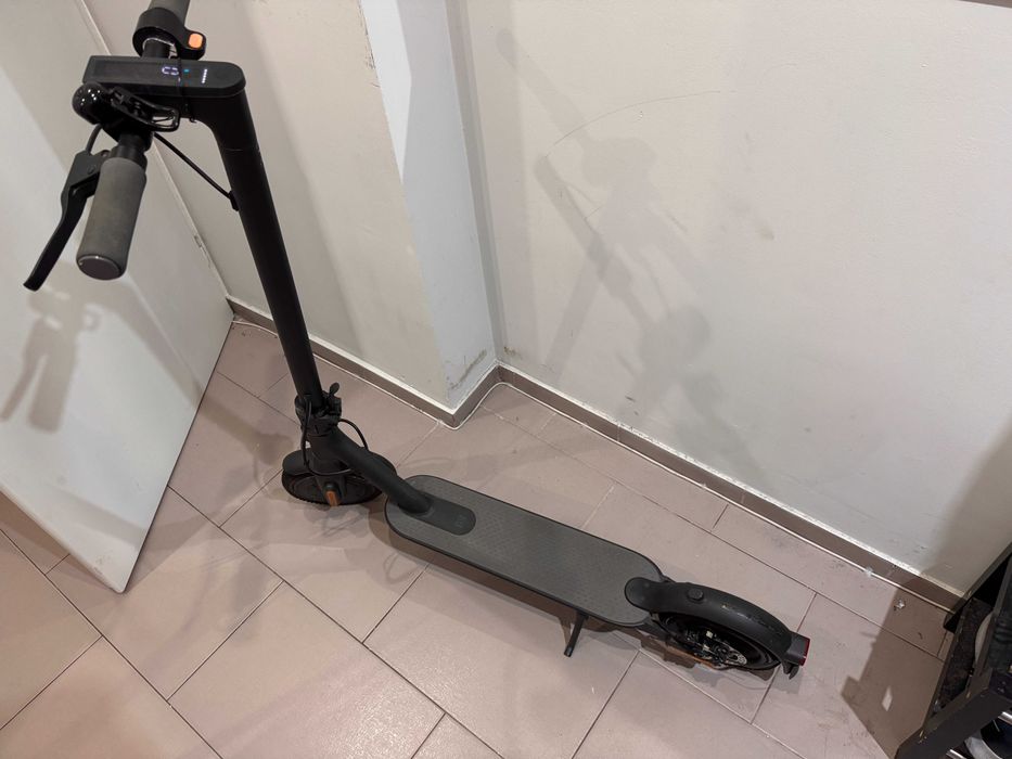 Hulajnoga xiaomi scooter essential
