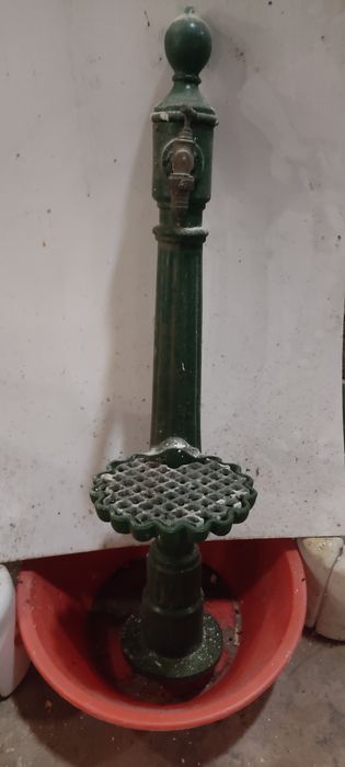 Fonte em ferro para jardim