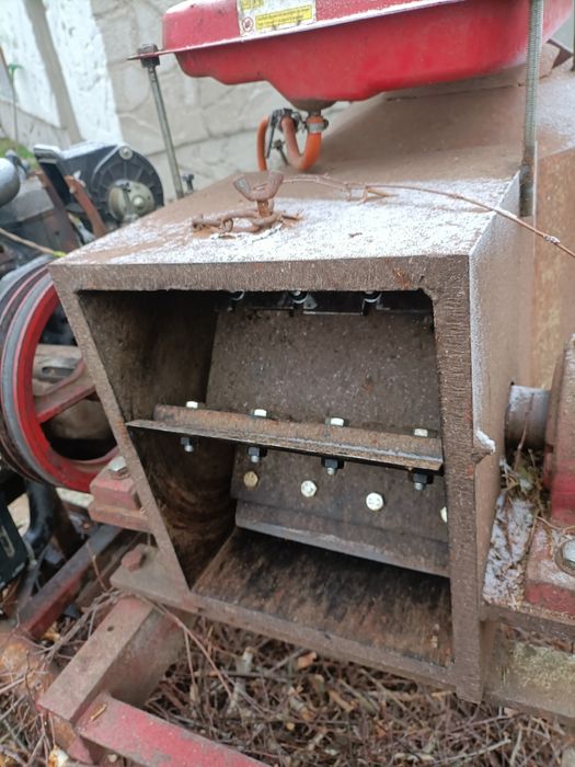 Rębak do gałęzi na 4 noże wydajny i mocny