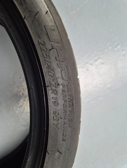 Pneus 225/40/19 - Excelente Estado