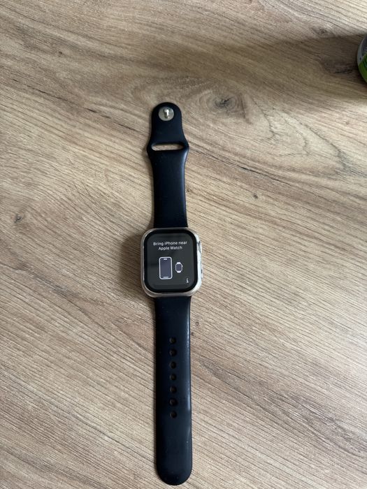 Apple Watch Series 8 41mm GPS + paski i etui