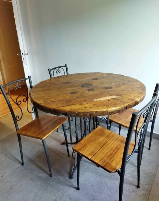 Mesa de madeira 4 cadeiras