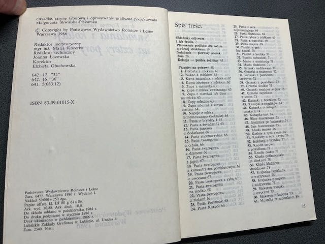 Śniadania i kolacje na cztery pory roku. B Szczepańska K Tarnowska.