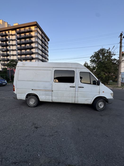 Продам Sprinter 208D
