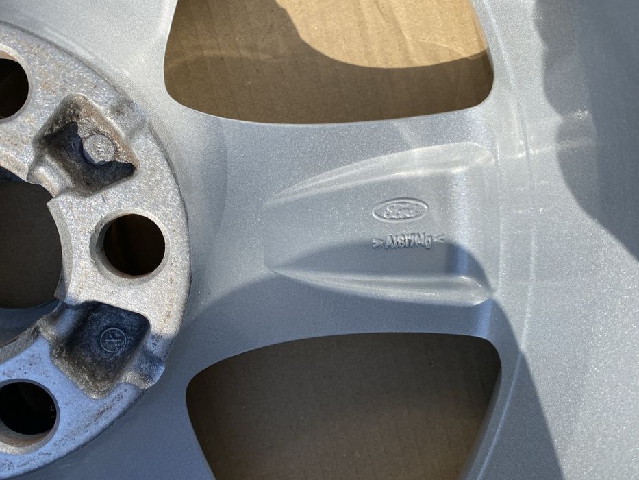Felgi  aluminiowe  17  5x108  ET 55 Ford Volvo