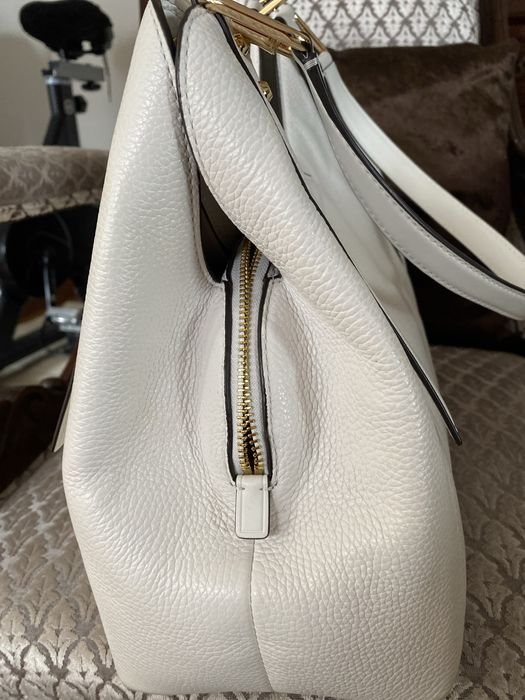 Carteira XL -MICHAEL KORS  estrear pele branca, lindissima!