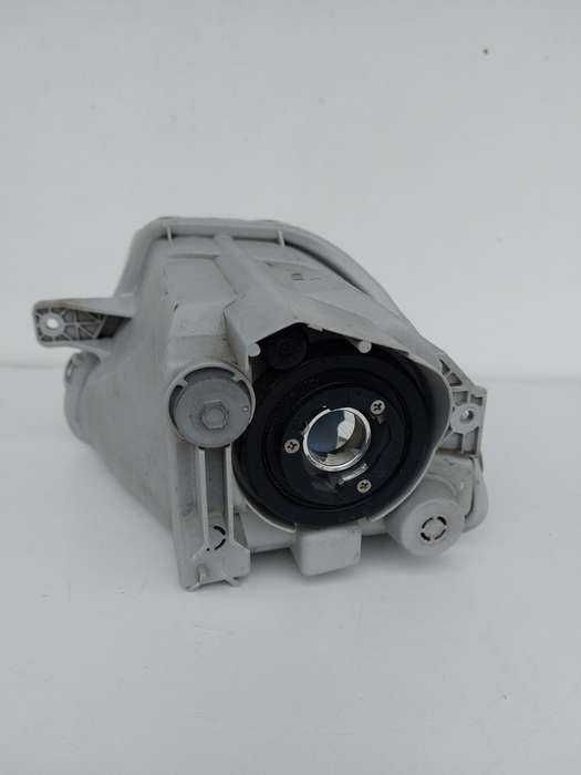 Halogen przedni prawy Lexus LS iv 06-  Europa