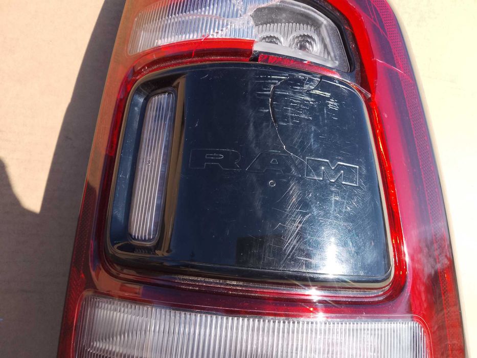 Lampa Tył Tylna Prawa Oryginalna Kpl. Dodge Ram V 1500 Limitde 21R