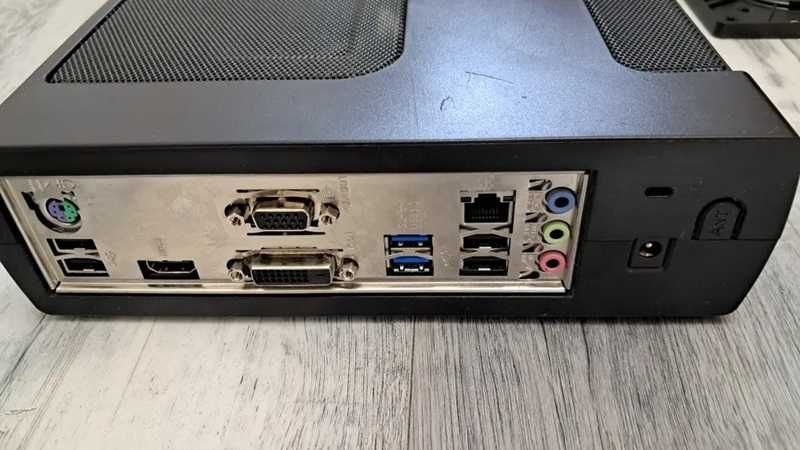 ПК в міні-корпусі Core i3-7100 / 8Gb / 240 SSD