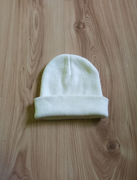 Czapka damska wiosenno jesienna biała