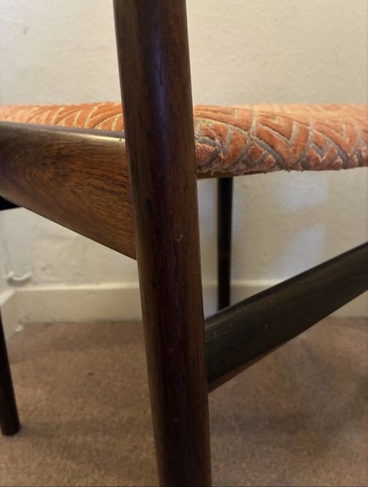 Seis cadeiras pau santo do Johannes Norgaard