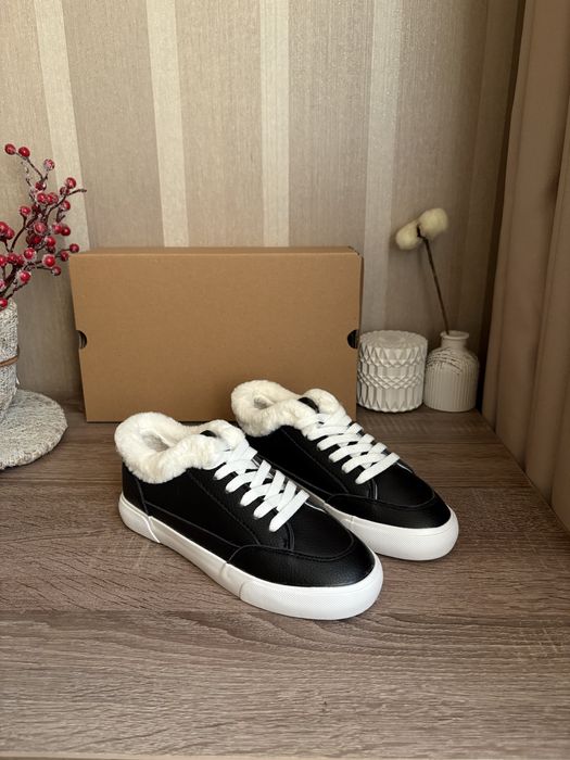 Угги, мюлі, лофери Кросівки , базові зимові кросівки