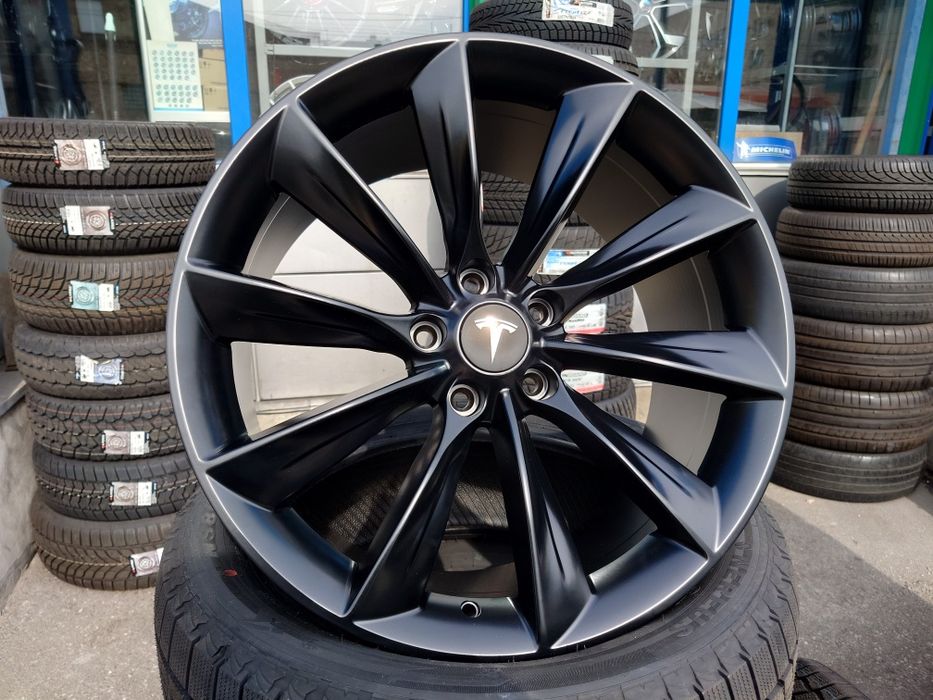 диски Tesla Model Y_ R19_ 5/114.3 в черном цвете