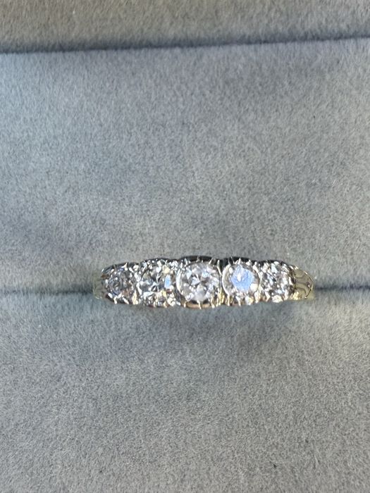 Золотое кольцо с бриллиантами 18р