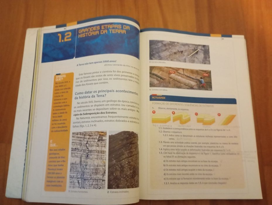 Livro escolar de ciências naturais
