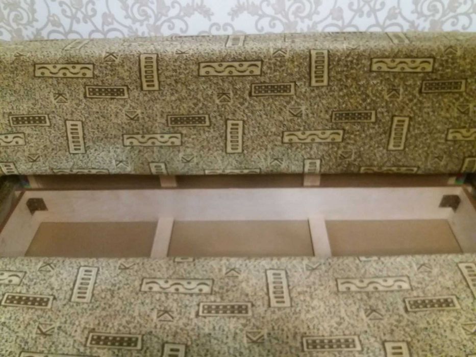 Диван для спальні чи вітальні