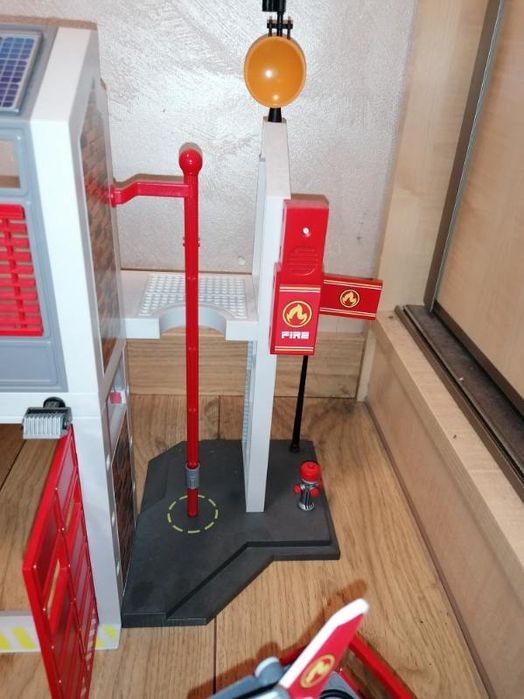 Zestaw Playmobil - remiza i wóz strażacki