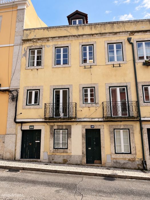 T0+1 remodelado e mobilado no centro de Lisboa | Pátio interior  e AC