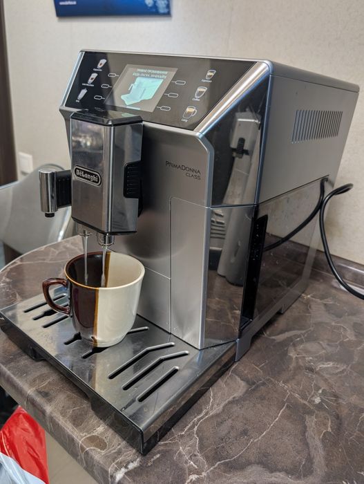 Кавомашина преміум-класу DeLonghi PrimaDonna Class (ECAM 550.55.SB)з Німеччини.