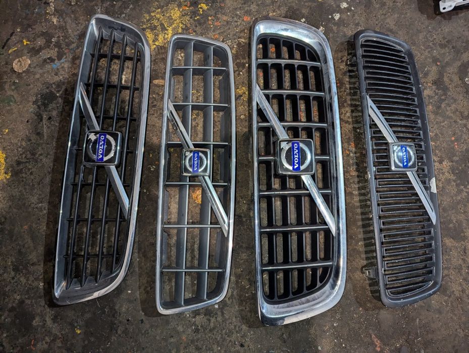 Решітки бампера Volvo V50 S40 V70 XC70 2000 2012р