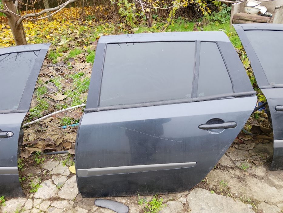 Продам двери Рено Лагуна