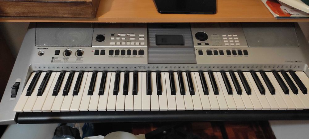 Vendo YAMAHA PSR-E413 — COMO NOVO | Excelente oportunidade!