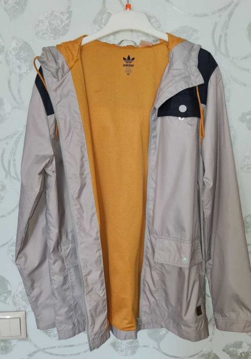 Куртка вітровка Adidas розмір 50