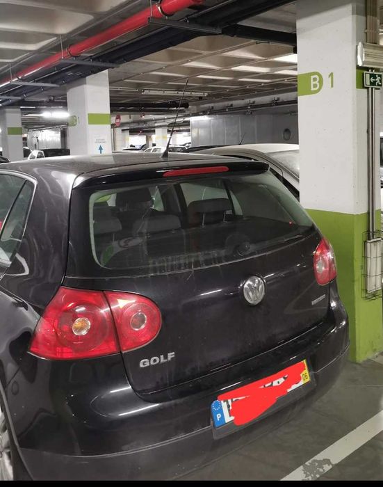VW Golf V Bluemotion 105 cv em bom estado