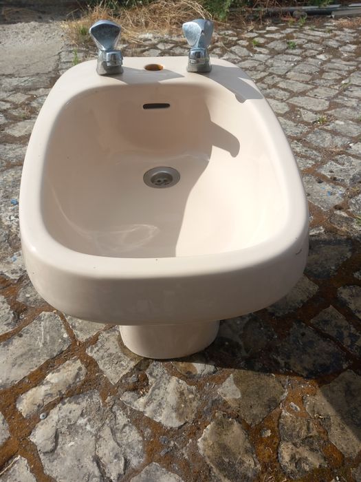 sanitários para wc. em perfeito estado. O preço inclui as 4 peças.
