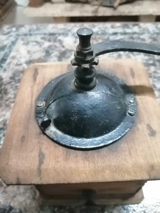 moinho de cafe antigo , peugeot freres