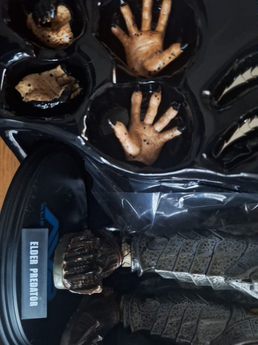 Elder predator 1:6