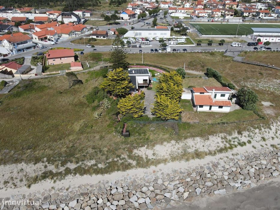 Moradia T5 de luxo absolutamente única, implantada sobre o mar