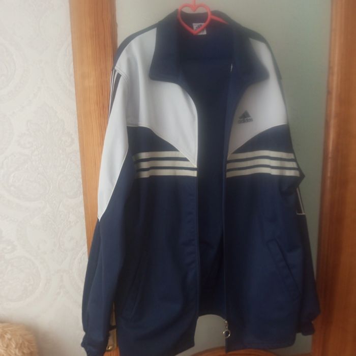 Спортивний чоловічий костюм