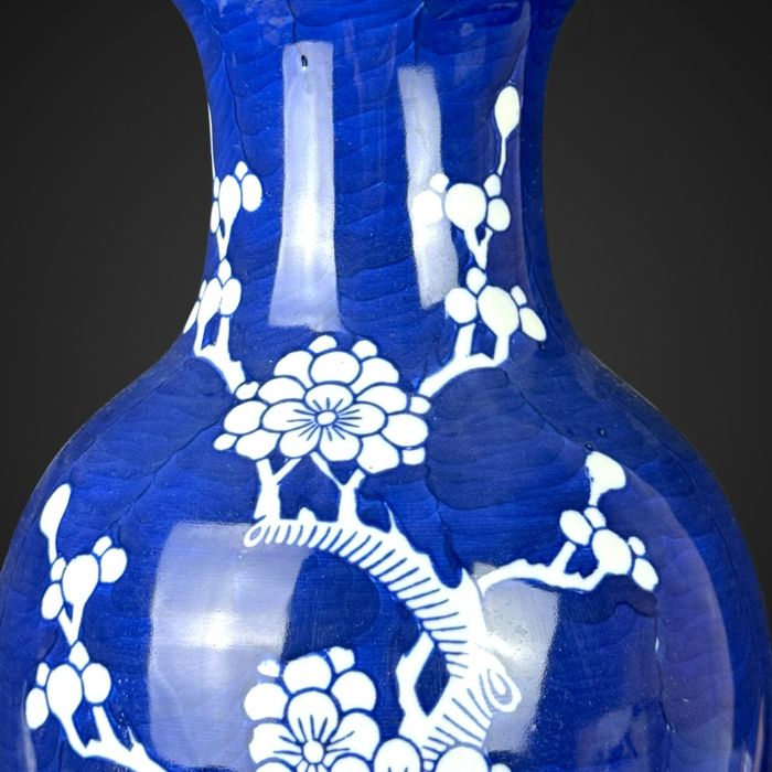 Chiński wazon kwiat wiśni prunus kobalt z podstawką Jingdezhen B4/6195