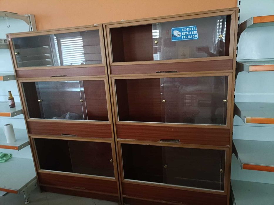 balcao de supermercado e  espositor para pao