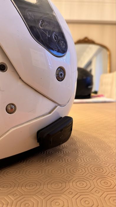 Capacete modular com comunicador