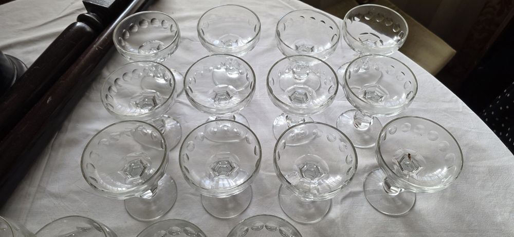 Copos de Mesa (conjunto de vinho, agua, calice e taças)