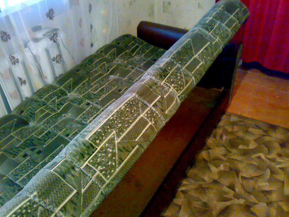 Продам диван в идеальном состоянии с зеленым переливом Недорого 5200гр