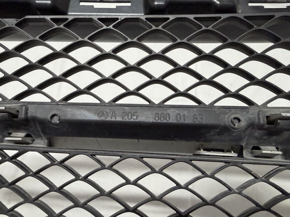 Grill Atrapa Mercedes C KLASA W205 14 - 18 r. CHROM