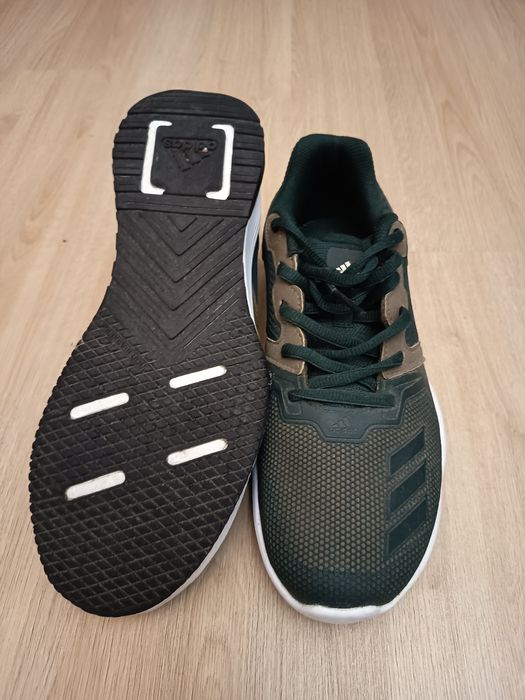 Tênis Nike pretos .