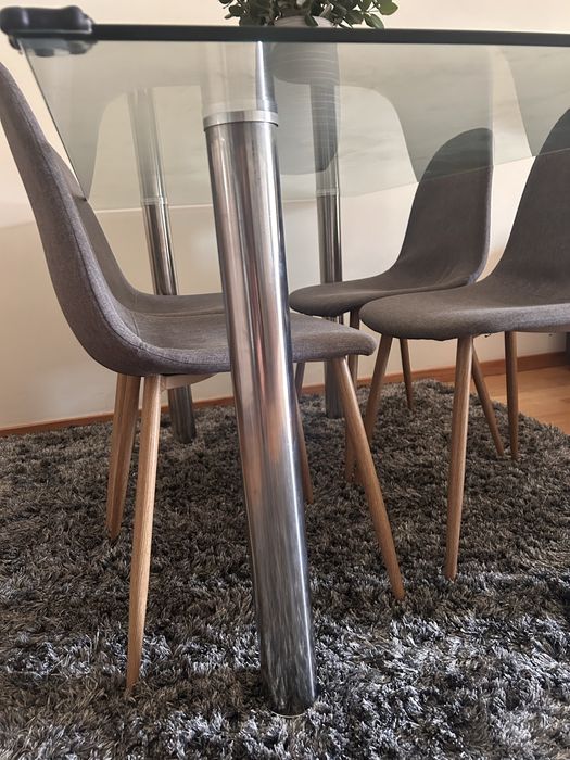 Mesa de jantar com tampo vidro