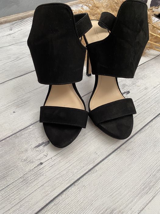 Красивые, оригинальные нарядные босоножки Zara размер 38,5-39,