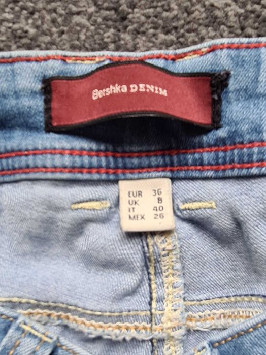 Calças skinny, cintura descida