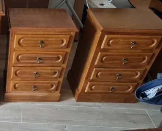 2 mesas de cabeceira